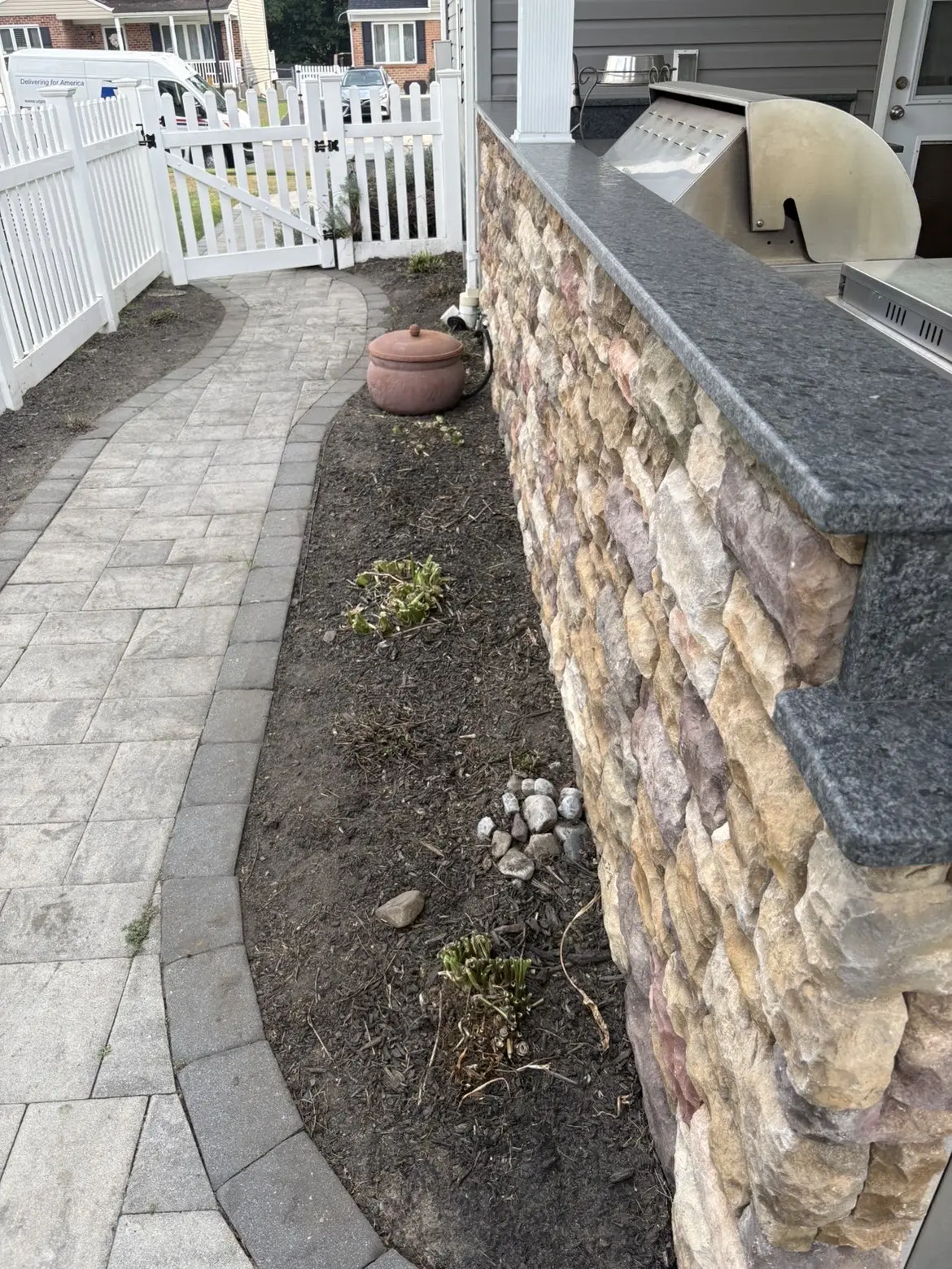 Tidier side-yard planting